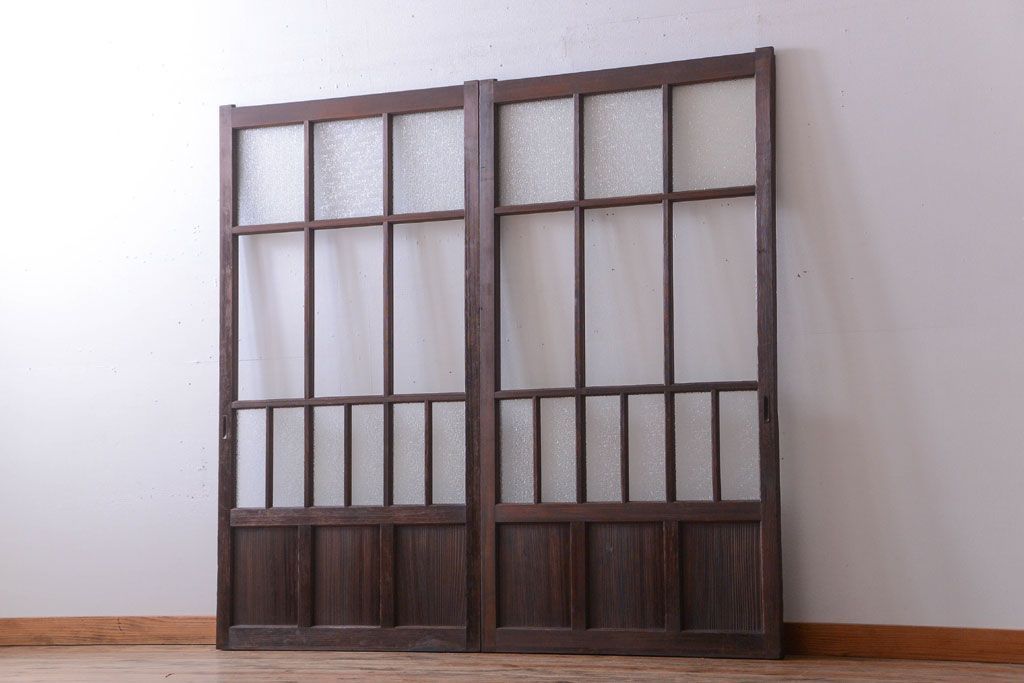和製アンティーク　古い木の背が低いガラス引き戸2枚セット(窓)