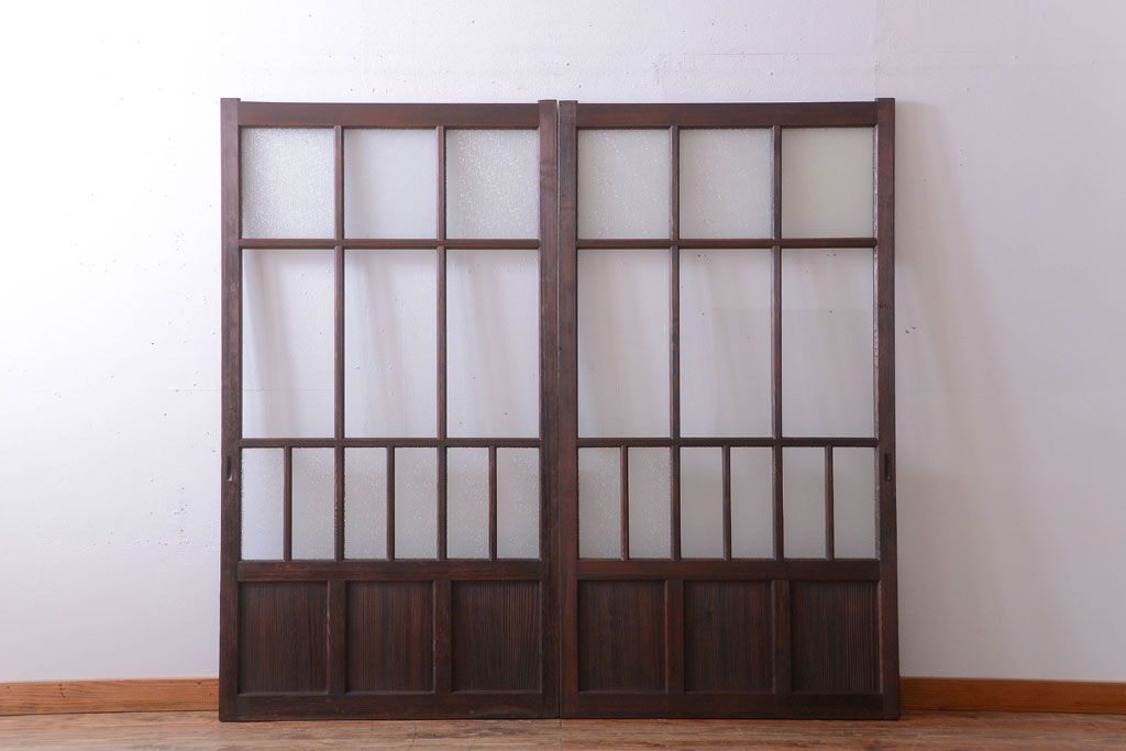 和製アンティーク　古い木の背が低いガラス引き戸2枚セット(窓)