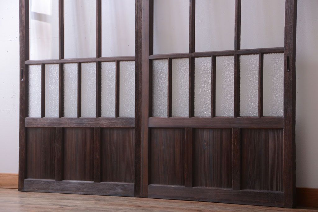 和製アンティーク　古い木の背が低いガラス引き戸2枚セット(窓)