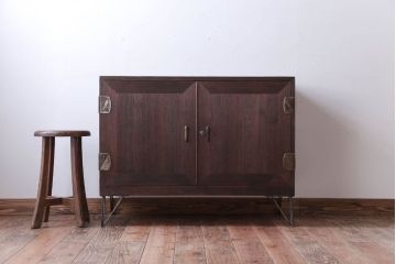 アンティーク家具　和製アンティーク　古い木製の鉄脚ローボード