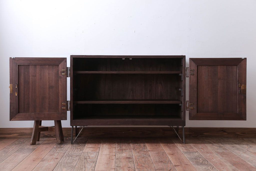 アンティーク家具　和製アンティーク　古い木製の鉄脚ローボード