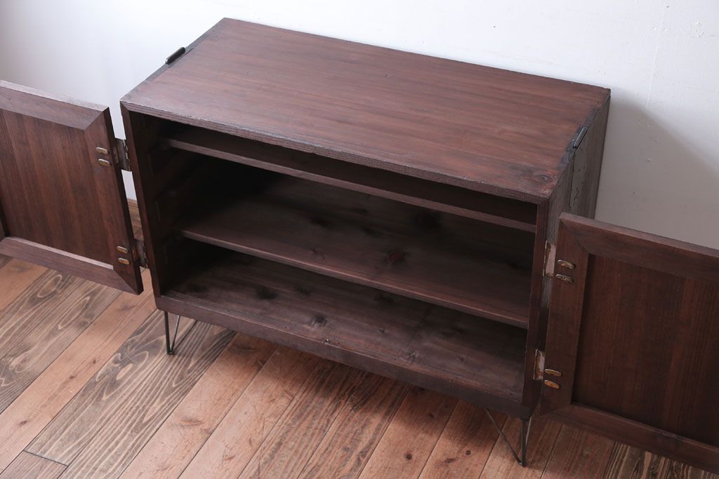 アンティーク家具　和製アンティーク　古い木製の鉄脚ローボード
