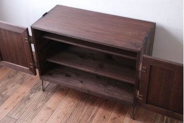 アンティーク家具　和製アンティーク　古い木製の鉄脚ローボード