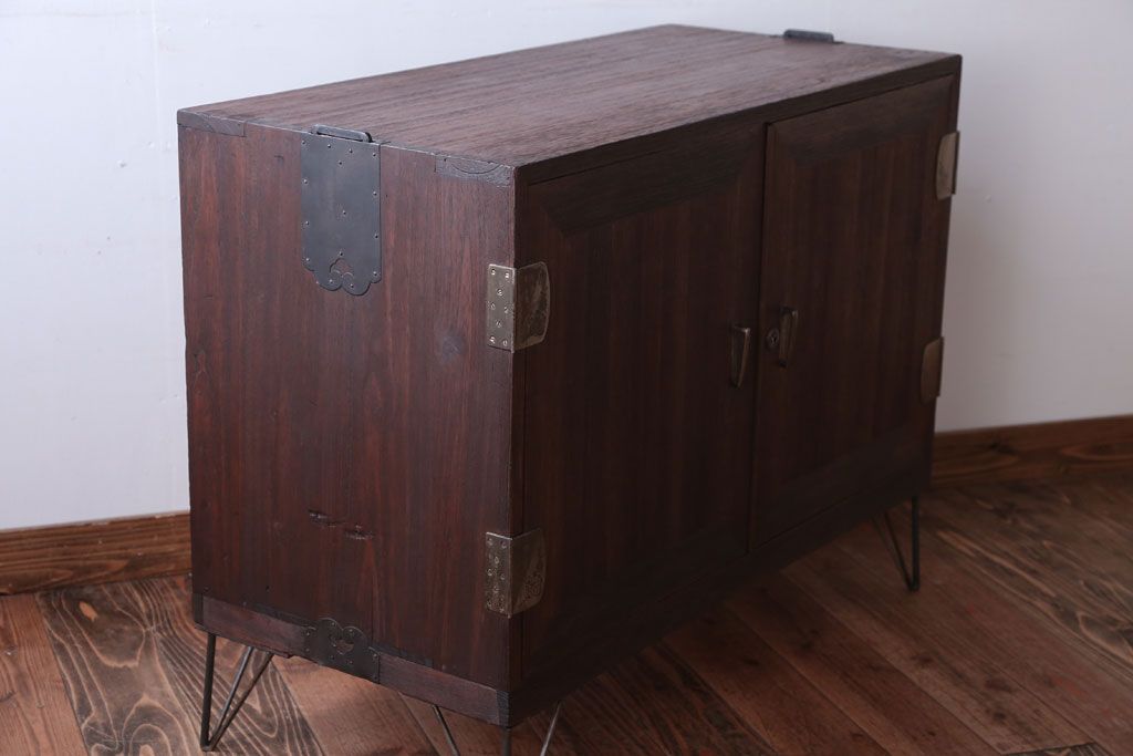 アンティーク家具　和製アンティーク　古い木製の鉄脚ローボード