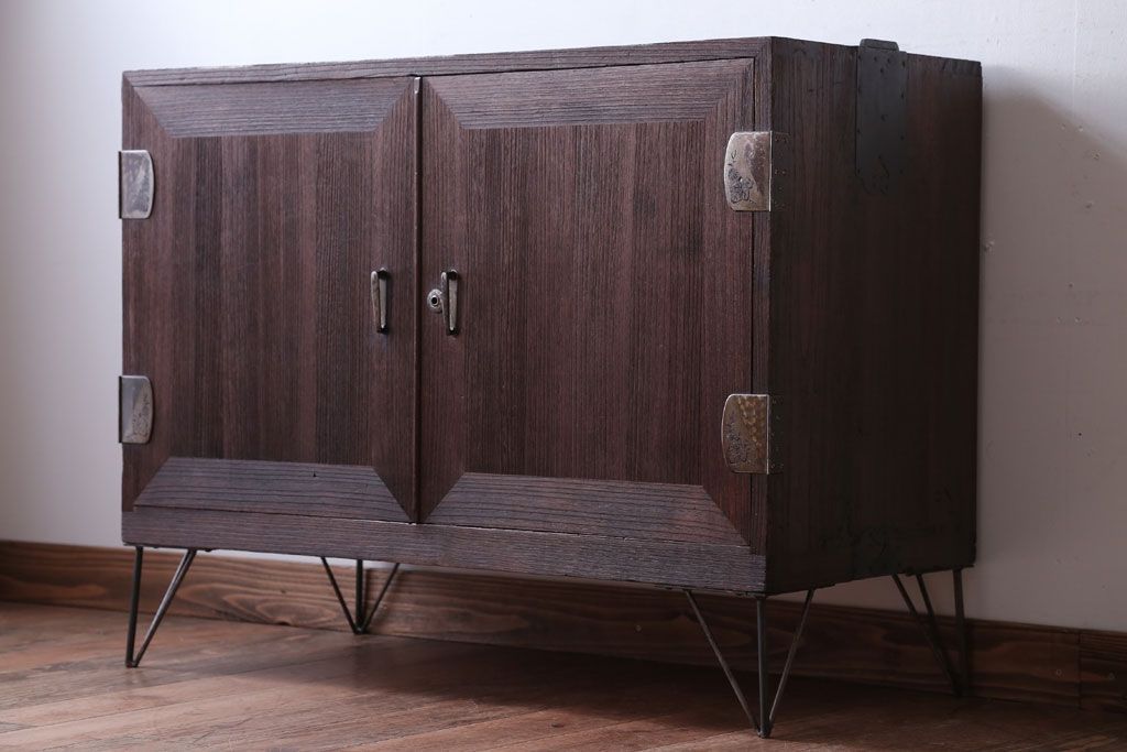 アンティーク家具　和製アンティーク　古い木製の鉄脚ローボード