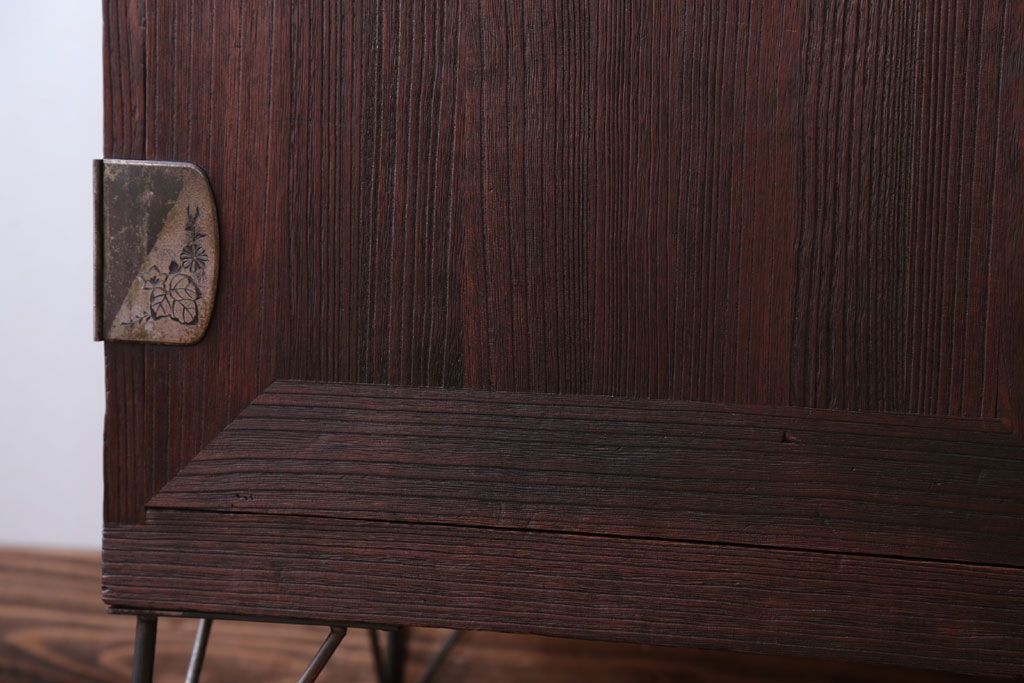 アンティーク家具　和製アンティーク　古い木製の鉄脚ローボード