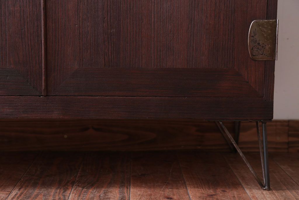 アンティーク家具　和製アンティーク　古い木製の鉄脚ローボード