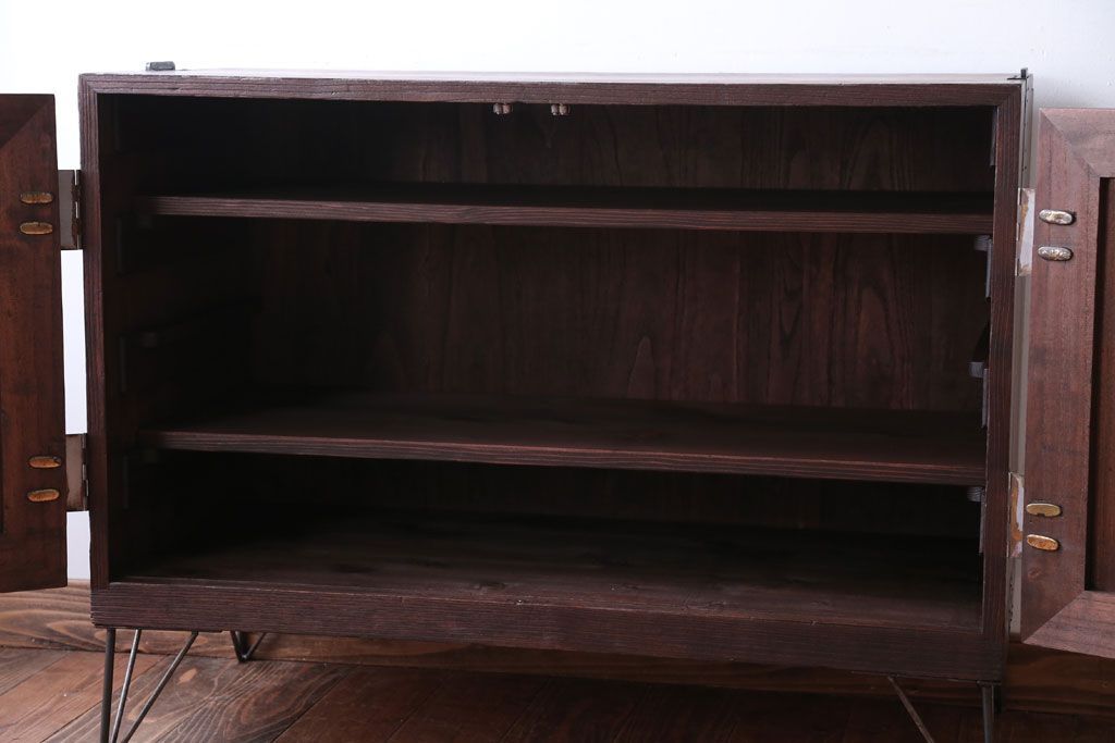 アンティーク家具　和製アンティーク　古い木製の鉄脚ローボード