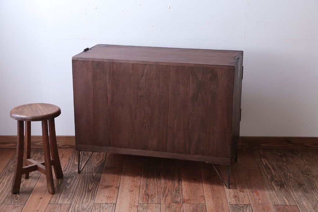 アンティーク家具　和製アンティーク　古い木製の鉄脚ローボード