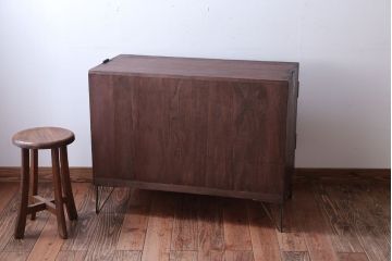 アンティーク家具　和製アンティーク　古い木製の鉄脚ローボード