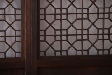 古民具・骨董　和のムード溢れる美しいアンティーク組子帯戸2枚セット
