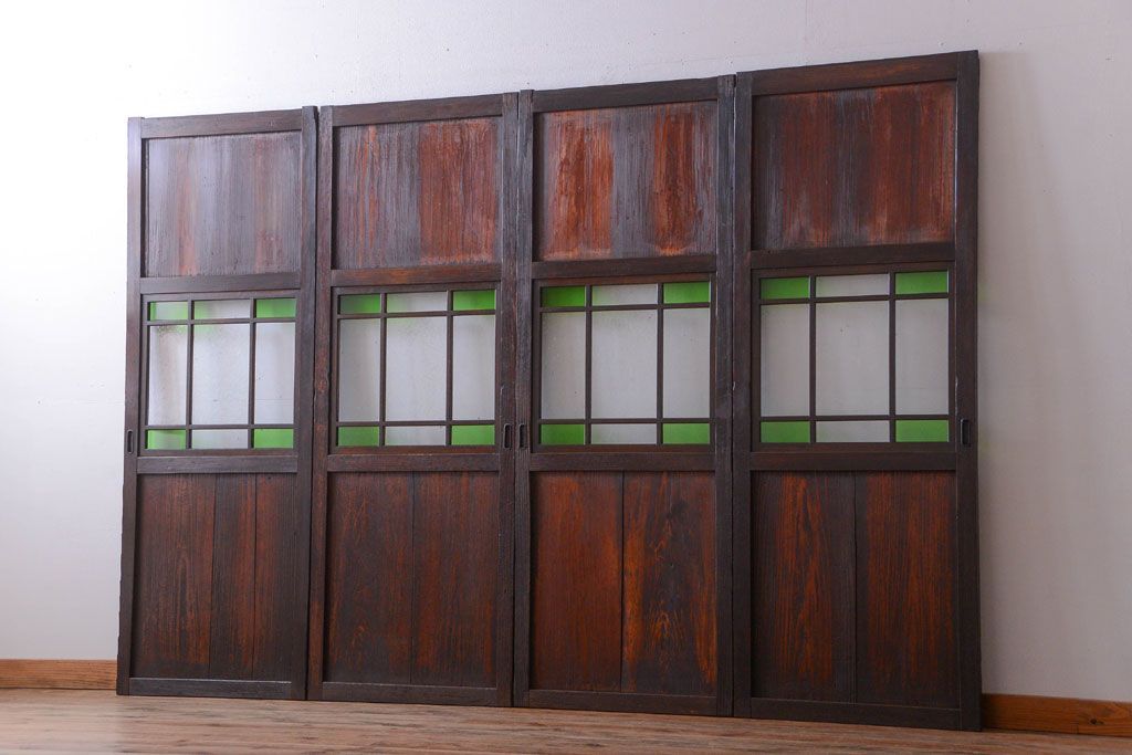 古民具・骨董　古い木が味わい深いガラス帯戸