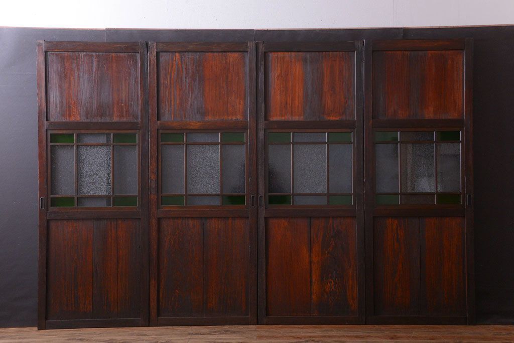 古民具・骨董　古い木が味わい深いガラス帯戸