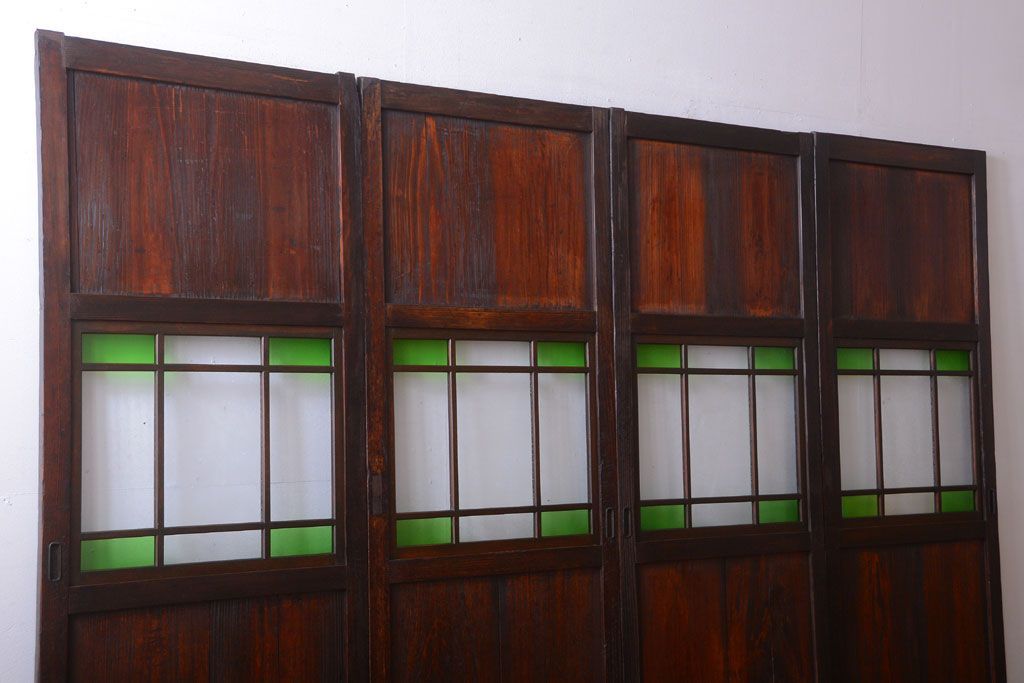 古民具・骨董　古い木が味わい深いガラス帯戸