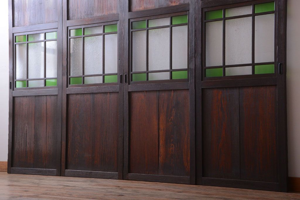 古民具・骨董　古い木が味わい深いガラス帯戸