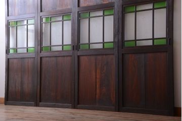 古民具・骨董　古い木が味わい深いガラス帯戸