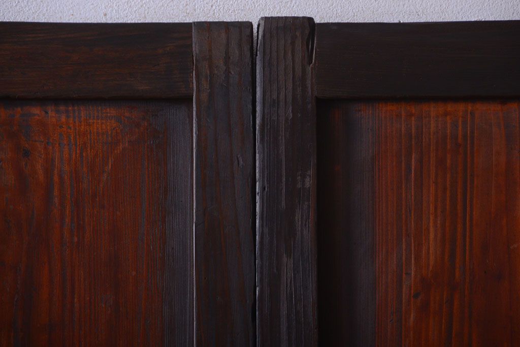 古民具・骨董　古い木が味わい深いガラス帯戸