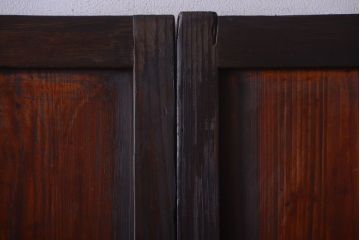 古民具・骨董　古い木が味わい深いガラス帯戸