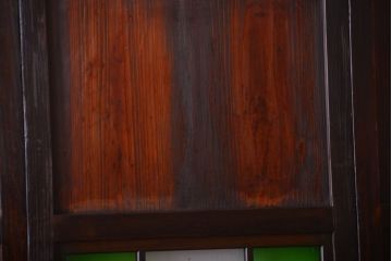 古民具・骨董　古い木が味わい深いガラス帯戸