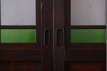 古民具・骨董　古い木が味わい深いガラス帯戸