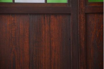 古民具・骨董　古い木が味わい深いガラス帯戸