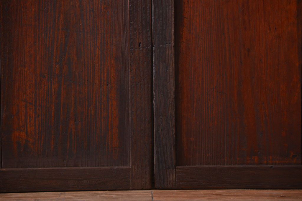 古民具・骨董　古い木が味わい深いガラス帯戸