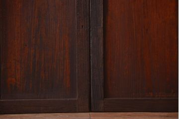 古民具・骨董　古い木が味わい深いガラス帯戸