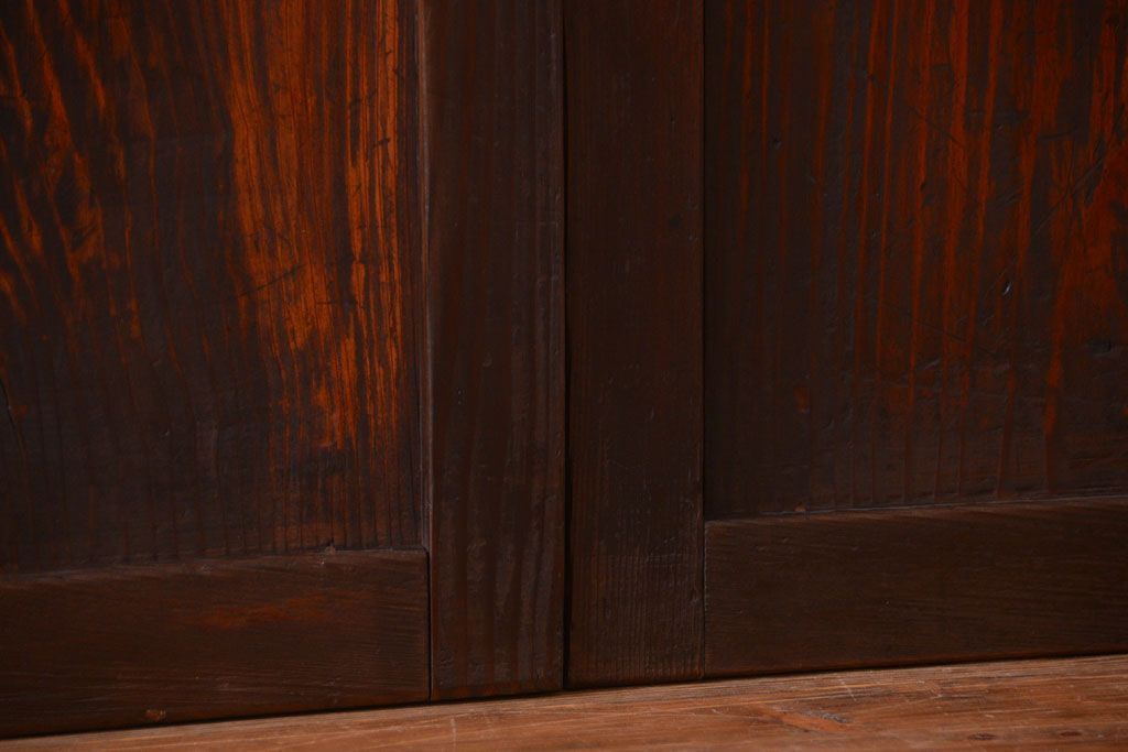 古民具・骨董　古い木が味わい深いガラス帯戸