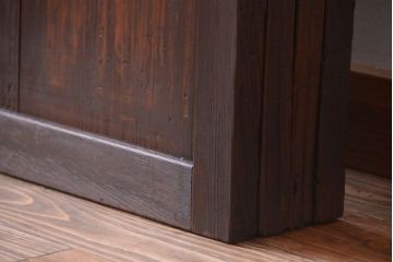 古民具・骨董　古い木が味わい深いガラス帯戸