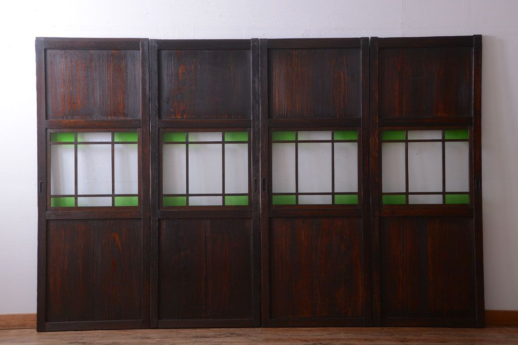 古民具・骨董　古い木が味わい深いガラス帯戸
