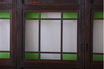 古民具・骨董　古い木が味わい深いガラス帯戸