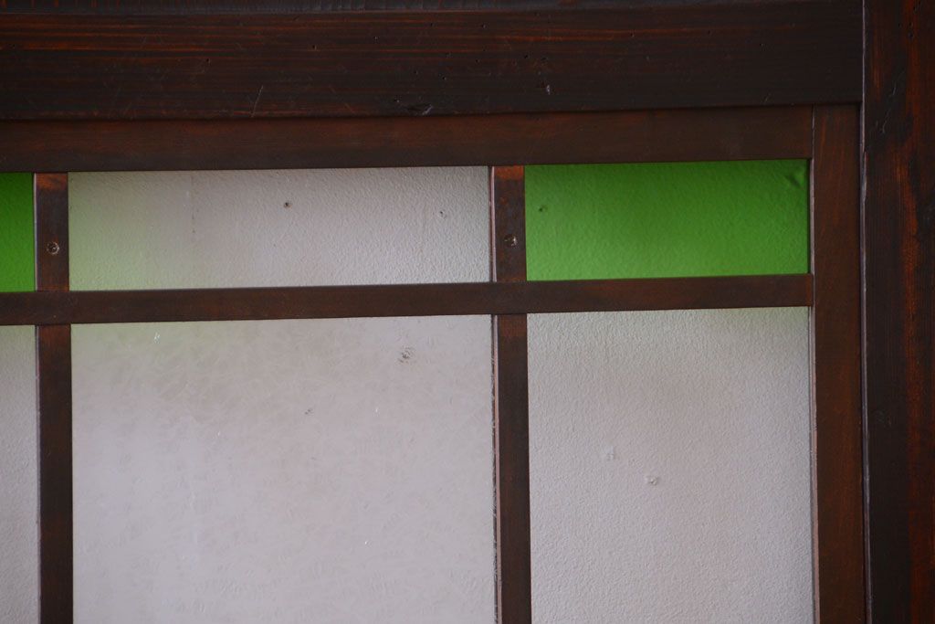 古民具・骨董　古い木が味わい深いガラス帯戸