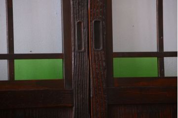 古民具・骨董　古い木が味わい深いガラス帯戸
