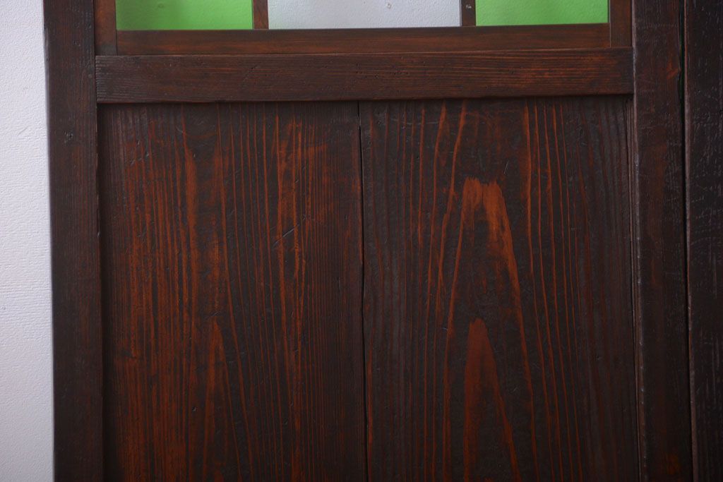 古民具・骨董　古い木が味わい深いガラス帯戸