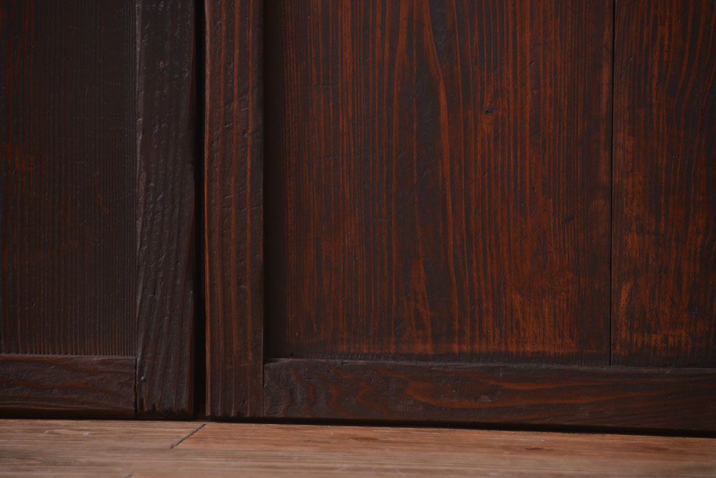 古民具・骨董　古い木が味わい深いガラス帯戸