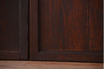 古民具・骨董　古い木が味わい深いガラス帯戸