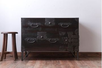 アンティーク家具　アンティーク　鉄脚付き!重厚な金具の時代箪笥ローボード(1)