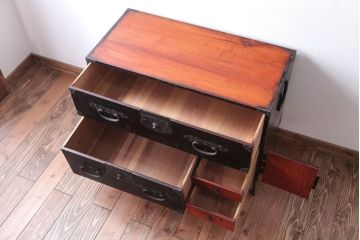 アンティーク家具　アンティーク　鉄脚付き!重厚な金具の時代箪笥ローボード(1)