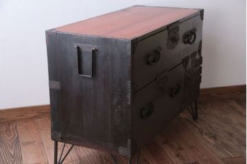 アンティーク家具　アンティーク　鉄脚付き!重厚な金具の時代箪笥ローボード(1)