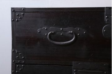 アンティーク家具　アンティーク　鉄脚付き!重厚な金具の時代箪笥ローボード(1)