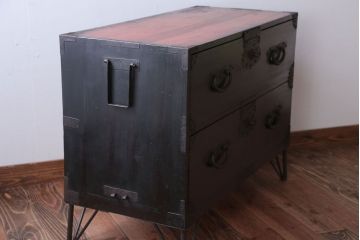 アンティーク家具　アンティーク　鉄脚付き!重厚な金具の時代箪笥ローボード(2)