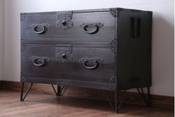 アンティーク家具　アンティーク　鉄脚付き!重厚な金具の時代箪笥ローボード(2)