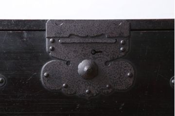 アンティーク家具　アンティーク　鉄脚付き!重厚な金具の時代箪笥ローボード(2)