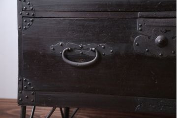 アンティーク家具　アンティーク　鉄脚付き!重厚な金具の時代箪笥ローボード(2)