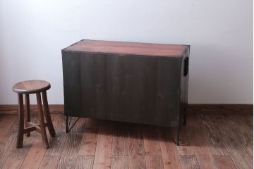 アンティーク家具　アンティーク　鉄脚付き!重厚な金具の時代箪笥ローボード(2)