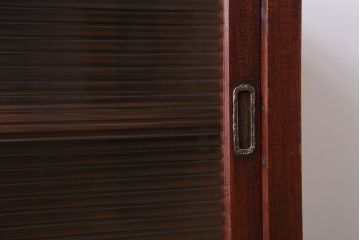 アンティーク家具　和製アンティーク　モールガラス引き戸の鉄脚キャビネット