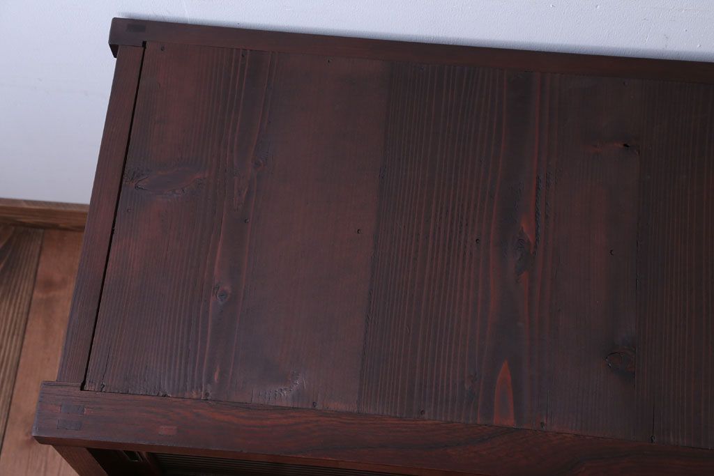 アンティーク家具　和製アンティーク　鉄脚付き!モールガラス引き戸のサイドボード