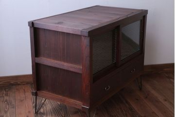 アンティーク家具　和製アンティーク　鉄脚付き!モールガラス引き戸のサイドボード