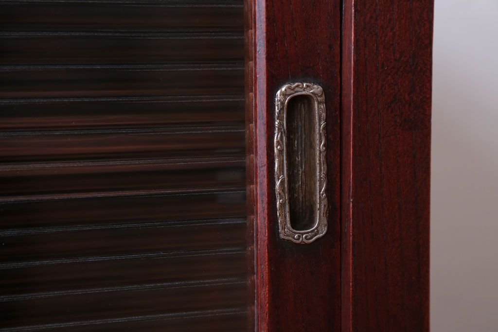 アンティーク家具　和製アンティーク　鉄脚付き!モールガラス引き戸のサイドボード