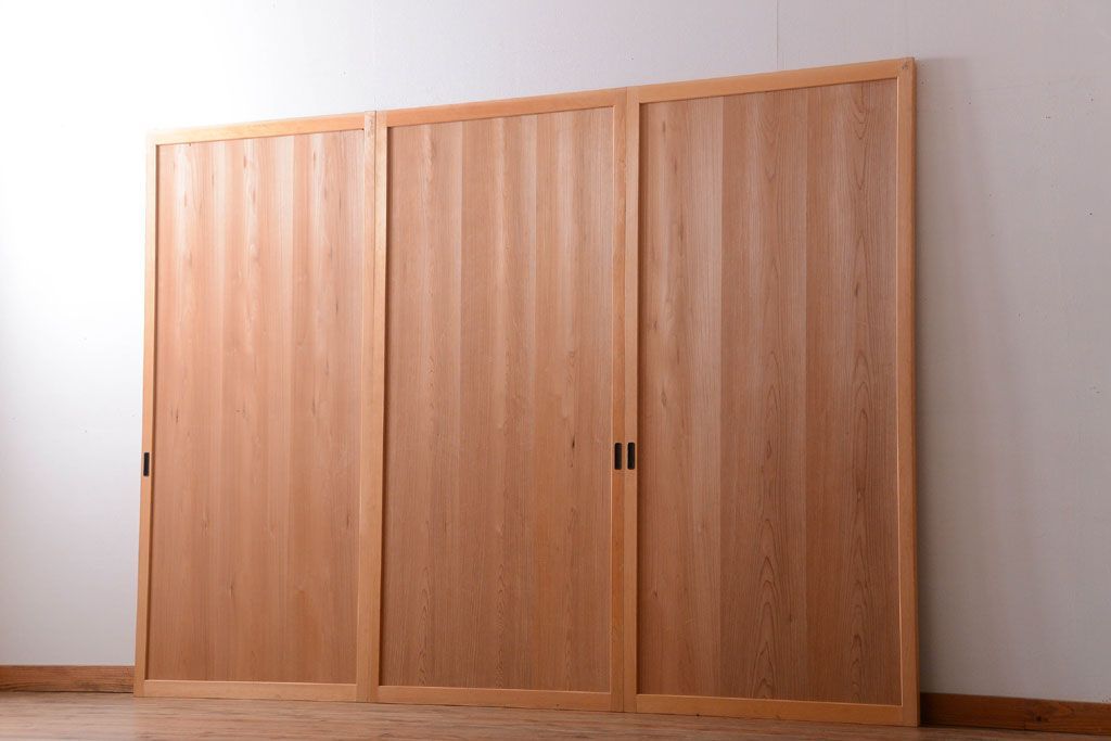 アンティーク　ナチュラルな古い木味のシンプルな板戸3枚セット